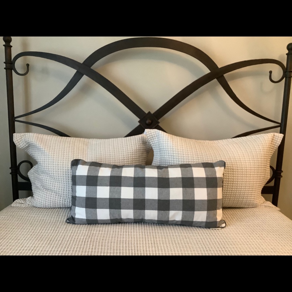 Stratford Home Buffalo Check Pillow EUC Gray/White